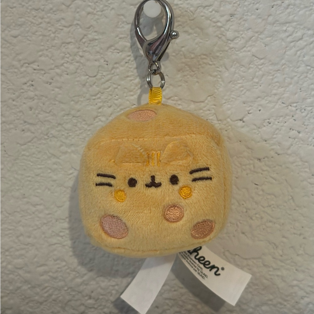 Pusheen cheese keychain
